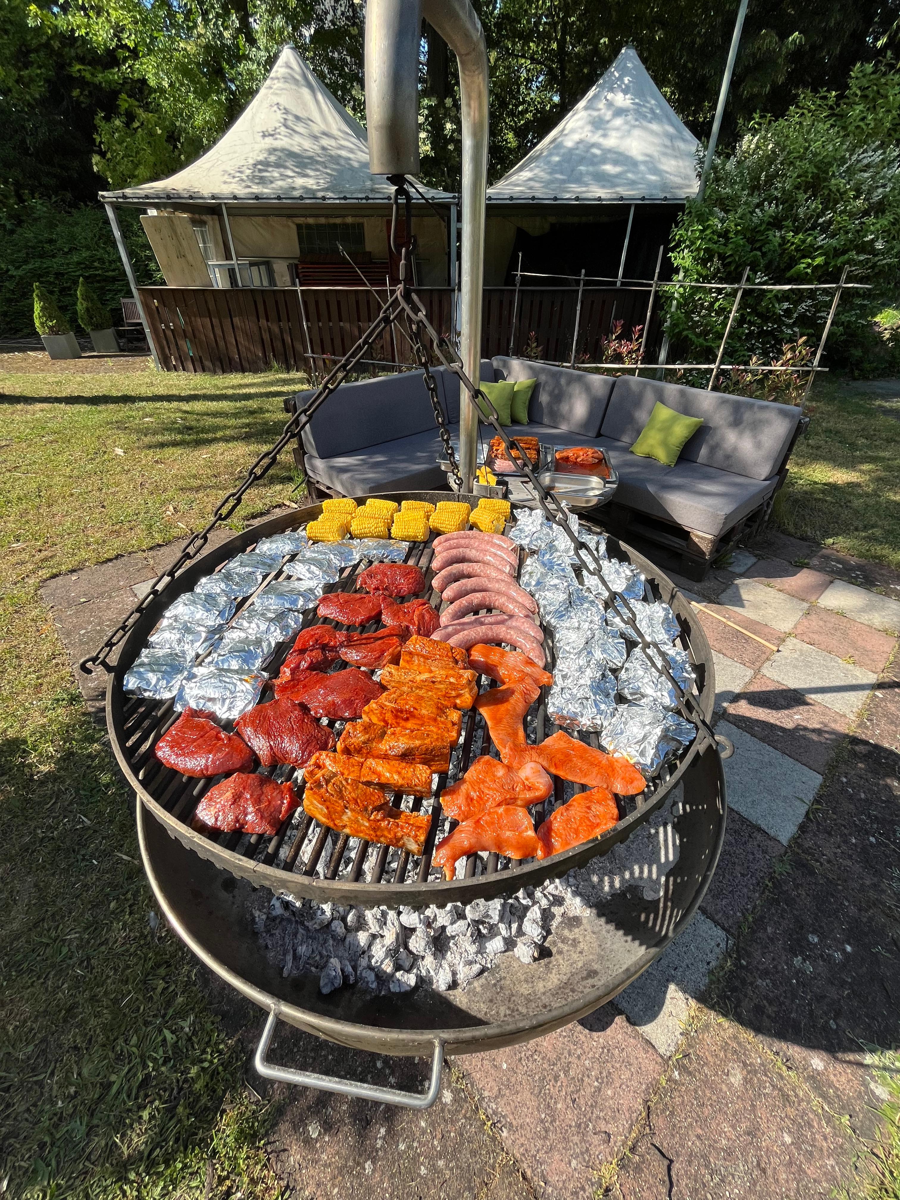 Gemutliche Tischsituation im Restaurantbereich